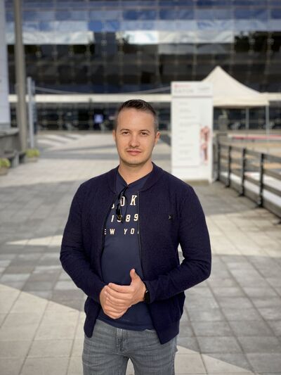  Essen,   , 37 ,     , c 