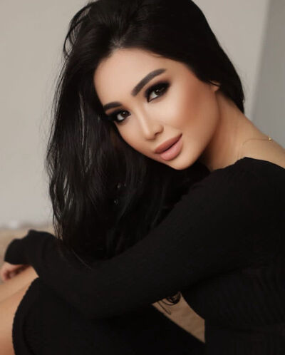  ,   Lady, 37 ,   ,   