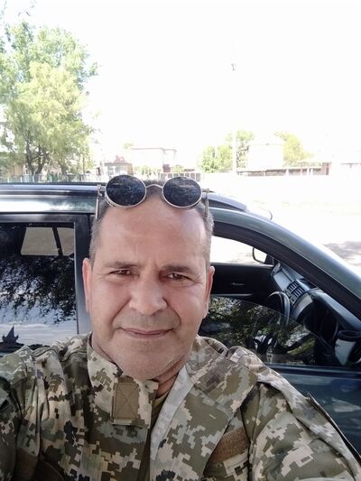  ,   Viktor, 60 ,   ,   