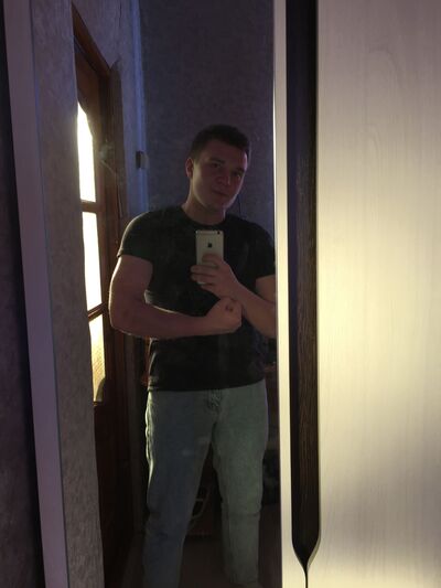  ,   Mikhail, 27 ,     