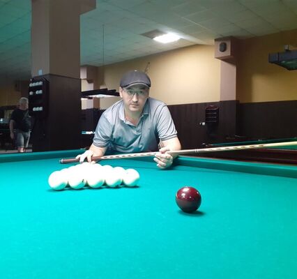  ,   Serge, 44 ,   ,   
