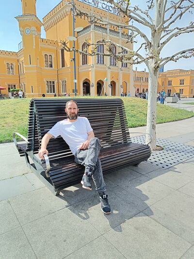  ,   Leon, 36 ,   ,   