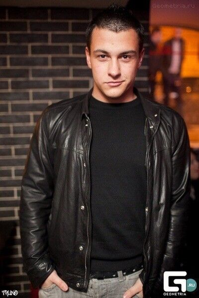  13646141  George, 32 ,    -