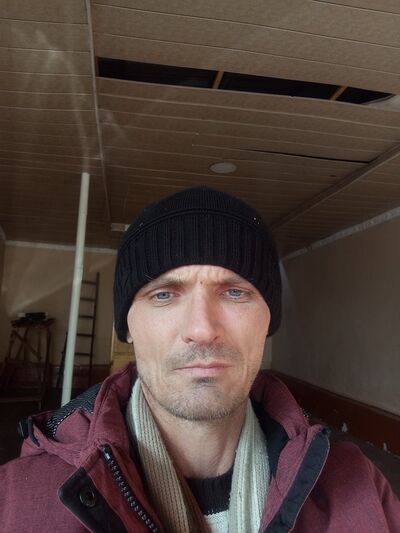  ,   Pavel, 44 ,   ,   
