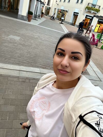  ,   Kristina, 30 ,   c 