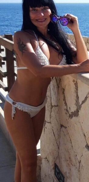  ,   Lora, 42 ,  