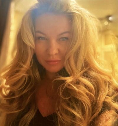  ,   Elle, 47 ,     , c 