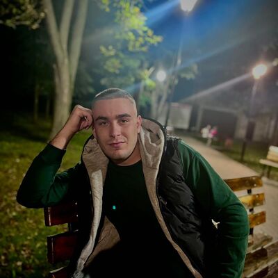  ,   Maxim, 22 ,   ,   , c , 