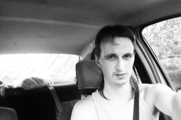 ,   Viktor, 33 ,  