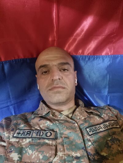  ,   Levon, 46 ,     , c 