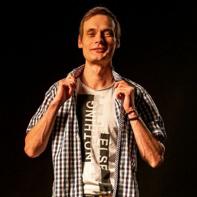  ,   Ilya, 32 ,   ,   