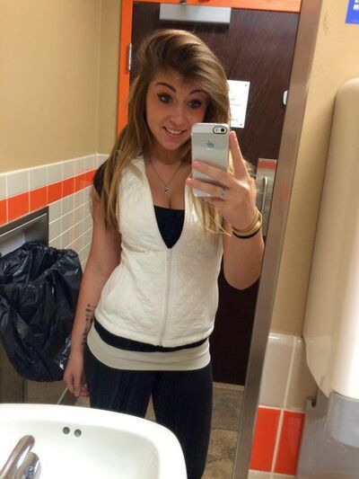  ,   Nika, 33 ,   