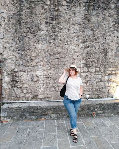  Budva,   Tina, 28 ,   ,   , c 