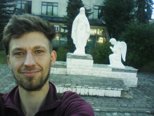  ,   Viktor, 34 ,   