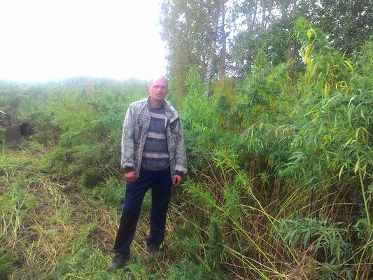  ,   Alex, 44 ,   