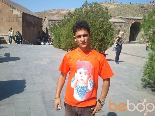  ,   Leo, 32 ,   