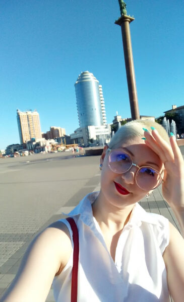  ,   Viki, 38 ,  