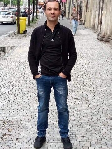  19359261  Davide, 44 ,    Praha