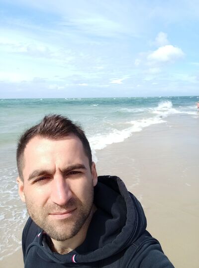  ,   Leo, 37 ,     , c 