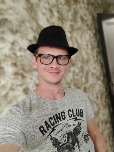  ,   Denis, 32 ,   ,   , c 