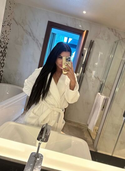  ,   Margorita, 27 ,     