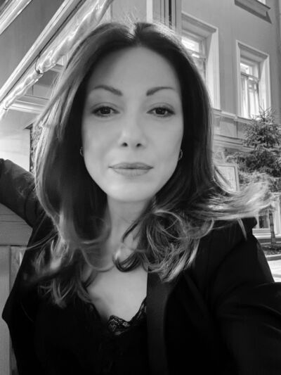  ,   Anna, 43 ,  