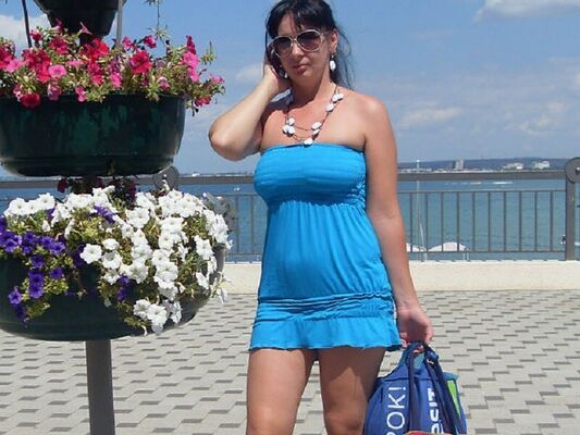  ,   Nina, 40 ,   ,   