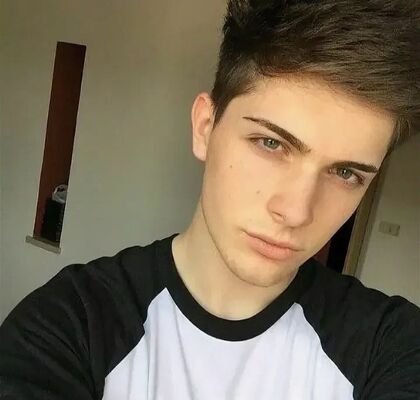  ,   Alex, 22 ,   