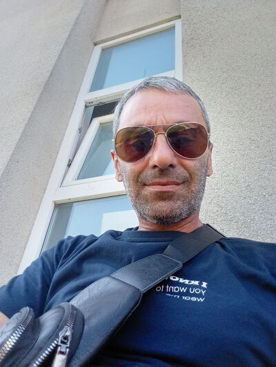  ,   Mger, 48 ,   ,   