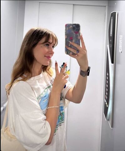  ,   Diane, 25 ,   ,   