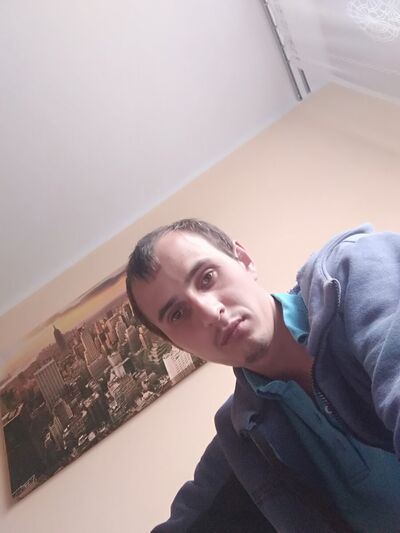  ,   Yevhenii, 32 ,   ,   , c 