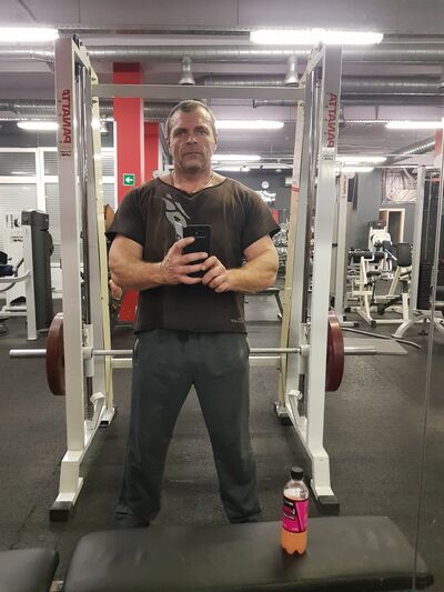  ,   Maks, 46 ,  