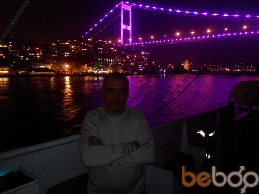  ,   Viktor, 40 ,   