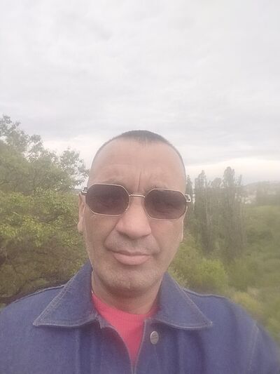  ,   Valentin, 42 ,   c 