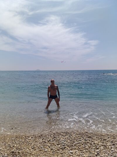 ,   Mik Jager, 40 ,   ,   , c , 