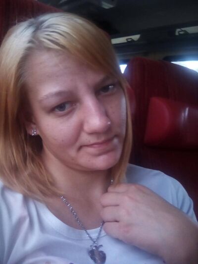  ,   Anna, 35 ,  