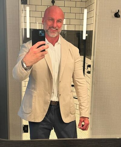  --,   Anton, 48 ,   ,   