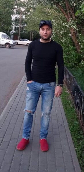  -,   Leo, 40 ,  