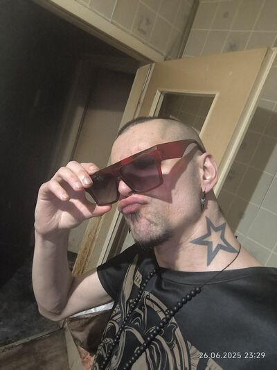  ,   Artur, 34 ,   ,   