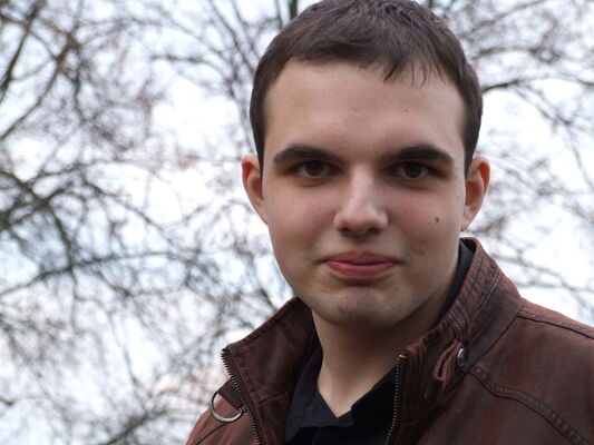  ,   Jevgenij, 32 ,     , c 