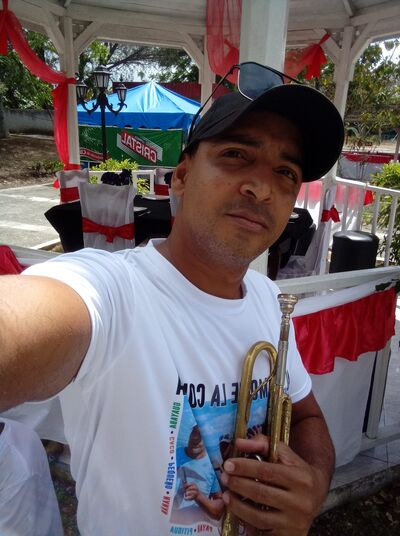  ,   Gustavo, 42 ,   ,   