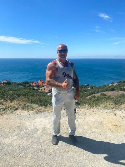  ,   Artem, 42 ,   ,   