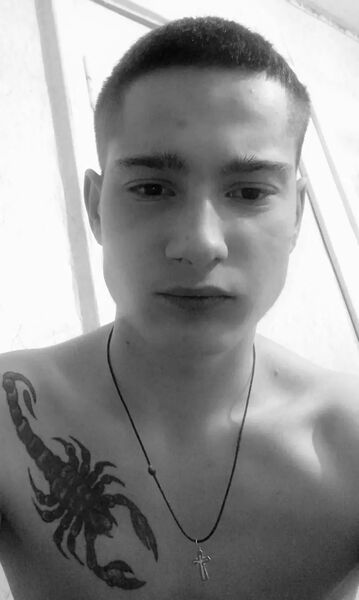  ,   Artur, 24 ,  