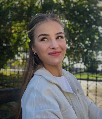  ,   Anna, 22 ,   ,   