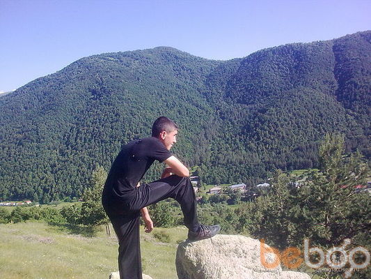  ,   Artur, 32 ,   