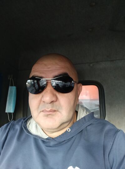  ,   Armen, 52 ,   ,   