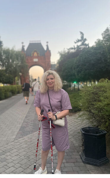  ,   Elena, 42 ,   c , 