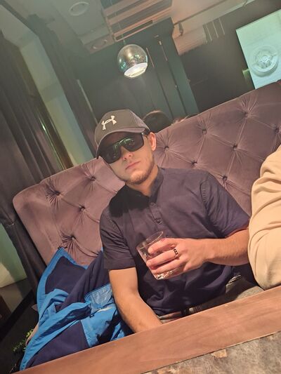  ,   Viktor, 27 ,   ,   