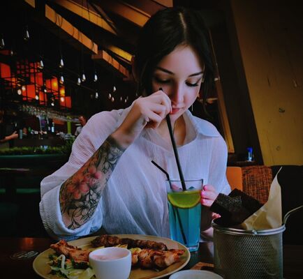  ,   Elena, 29 ,   ,   