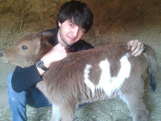  ,   Amirjon, 32 ,   